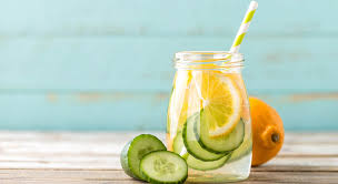 È l'ideale per l'estate e le alte temperature, quando la pressione inizia ad abbassarsi. Acqua Aromatizzata Al Limone E Cetriolo Melarossa