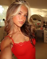 Amanda Bagley's Instagram, Twitter & Facebook