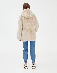Pull manteau regina rubens taille 36/38/40 vends gilet hello kitty en fausse fourrure grise, taille 5 ans, n'hésitez pas à me contacter si besoin. Manteau Fausse Fourrure Elastiques Ajustables From Pull And Bear On 21 Buttons