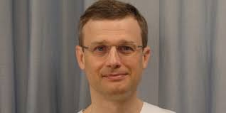 Filmerna är en del av läkarutbildningen i lund men är fritt tillgängliga enligt creative commons. Mot Anders Bjorkman Med Stadig Hand Och Blick For De Sma Detaljerna Goteborgs Universitet