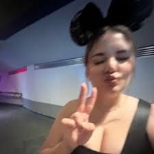 Chloe Thompson (@chlothompson17)