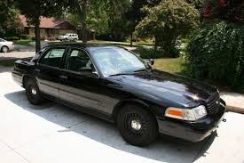 I drove a base model crown vic from spring 2011 until just a few months ago, when i had it sold and got an 03 corolla to save on gas while going back and forth to college. 2000 Ford Crown Victoria User Reviews Cargurus
