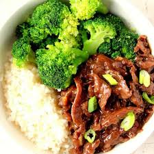 A weeknight dinner idea everyone will love! Easy Mongolian Beef Crunchy Creamy Sweet