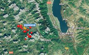 當時身患重病的 中國共產黨中央委員會主席 毛澤東 已動彈不得，由警衛緊急移至安全區域。 由於通訊设备被毁， 地震 的具体灾情是由唐山市派专人駕車（救護車）到 北京市 通知 国务院 的。 Qup7megppin20m