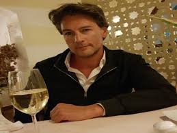 La vita privata dell'attore che interpreta alessandro monforte nelle tre rose di eva sta subendo enormi cambiamenti negli ultimi anni, ma che nessuno gli parli di matrimonio. Roberto Farnesi Eta Altezza Fidanzata Lucya Figli E Vita Privata Dell Attore