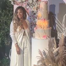 After news of his injury were reported, lebron took to twitter to address the situation. Lebron James Wife Savannah Celebrates Birthday With Glamorous Dinner Party Turns Up To Hot Girl Summer Thejasminebrand