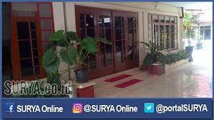 Sebelumnya, informasi ott bupati nganjuk itu didapat dari salah satu sumber internal kpk. Breaking News Kpk Geledah Rumah Dinas Dan Pribadi Bupati Nganjuk Surya