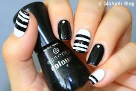 Ein nagellackdesign muss nicht unbedingt aus bunten farben bestehen, um für einen tollen effekt zu sorgen. Nageldesign In Schwarz Weiss 24 Elegante Diy Ideen