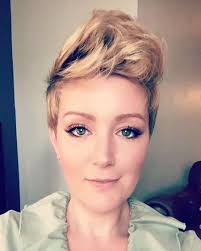 Discover the perfect short haircuts for thick hair that matches your personality and style! 40 Short Layered Cuts For Thick Hair Stylish Zoo