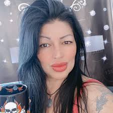 Lorena Leon's Instagram, Twitter & Facebook