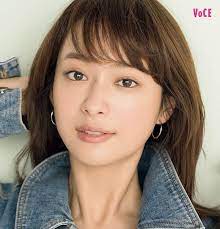 簡単１テクで小顔 ハイライトで白目を拡張 光を集中 美人 顔 顔 女性 画像