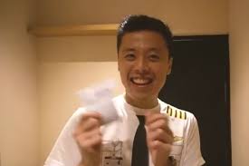Vincent raditya adalah seorang pilot dan vlogger asal indonesia. Cerita Vincent Raditya Berbagi Pengalamannya Jadi Pilot Hingga Impian Buat Helikopter Online Halaman All Kompas Com