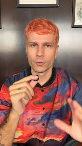 Quando a gente fala de histórias reais, pergunte ao fã de um artista o que  significa isso. 😅 Muitas vezes, para conhecer quem se admira, é preciso  enfrentar algumas situações engraçadas, inusitadas…