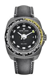 The case diameter is perfect measuring this particular unidirectional rotating bezel is exceptionally rare using a count up scale progressing from 0 to 60. Favre Leuba Raider Deep Blue 00 10106 10 14 45 The Watch Pages