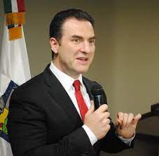 El priista adrián de la garza aventaja con menos de 1% al panista felipe cantú. Adrian De La Garza Santos Punto Por Punto