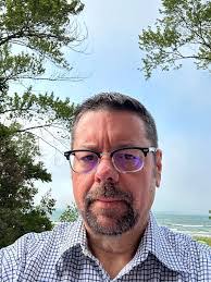 Crystal Reis's Instagram, Twitter & Facebook