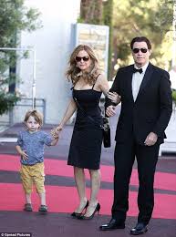 'daddy says yes to everything!' kelly preston reveals that husband john travolta is a pushover with their kids. Pin On Fashion