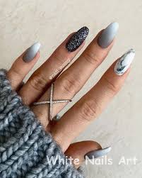 White Nails And Artistic Nail Styles Whitenails Nail Art Hacks Trendy Nails Burgundy Nails