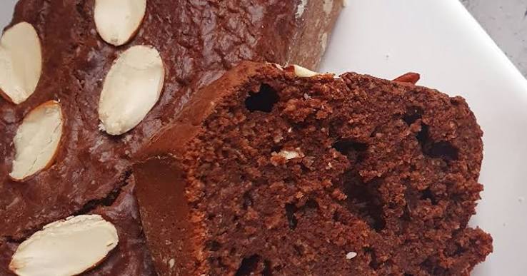 Budín de Almendras con Chocolate al 70%
