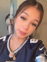 Kyndra Cruz's Instagram, Twitter & Facebook