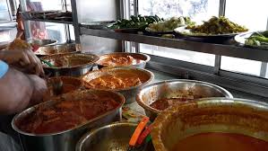 Mana tidaknya, setelah lebih 40 tahun, ianya masih relevan sehingga kini! Keenakkan Nasi Kandar Kampung Melayu Tiada Tandingan Jamu Selera Mstar