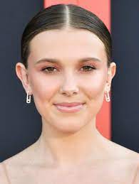 Millie bobby brown (born 19 february 2004) is an english actress and model. Milli Bobbi Braun Foto Biografiya Lichnaya Zhizn Novosti Aktrisa 2021 24smi