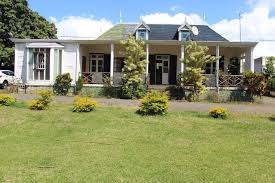 Vacoas Grande Maison Coloniale En Bois De 325 M2 Sur Un Terrain De 1000 Toises Maison Coloniale Maison Traditionnelle Grandes Maisons