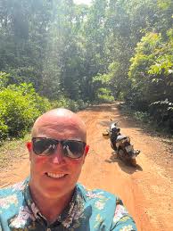 i'm a moroccan filmmaker based in paris & i'll be in Cambodia from march 11  to 27. looking forward to meet interesting people:)