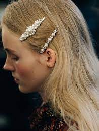 Hair Clip Styles For Fancy Girls Hairclipstyles Womanhairtrends Fashionactivation Hairstyles Hair Accessories Hair Jewelry Pearl Hair Clip