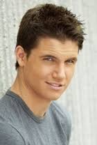 Robbie Amell Biography