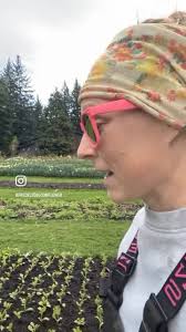 My season is wrapping up and I am moving slow! I'm trying to soak it all up  knowing when the flowers are in bed for the winter I will miss them.... |