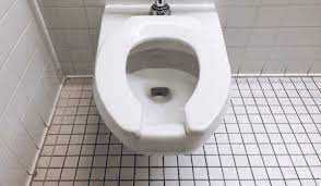 ^ the french eau de toilette (toilet water) is sometimes used as a sophisticated synonym for perfume and cologne but is generally received jokingly, as with cosmopolitan's parody if it doesn't say 'eau de toilette' on the. Pourquoi Y A T Il Autant D Eau Dans Les Toilettes Aux Usa French Morning Us