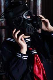なんとも不思議な組み合わせ セーラー服とガスマスクってすっごく斬新です ガスマスクを取り入れるファッションも人気 ガスマスク 女の子 モデル