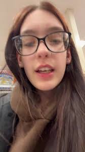 Anna y Lauren: Aventuras en el Campus