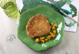 Per preparare le cotolette di zucca tagliate la zucca a fette spesse circa 1/2 centimetro e rimuovete la quando l'olio sarà ben caldo, immergetevi i pezzi di zucca e fateli dorare bene da ambo i lati. Cotoletta Di Zucca E Gamberi Casa Di Vita