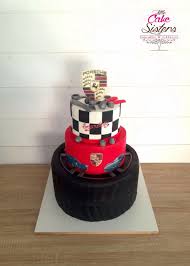 Gateau Cake Design Porsche 1er Niveau Pneu Second Rouge Avec Impression Alimentaire Dernier Effet Damier Outils Fait Mai Cake Design Gateau Gateaux Cake