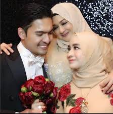 Rare clips from her songs. Datuk Ziela Jalil Abadikan Video Khatam Al Quran Di Majlis Perkahwinan Anak Kerana Ingin Merasai Kehadiran Arwah Suami Keluarga