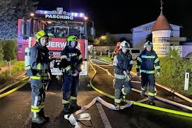 In einem gewerbebetrieb ist feuer ausgebrochen. V6o1 27xa57mgm