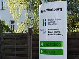Sie können haus wartburg unter der telefonnummer 038206 7080 kontaktieren. Das Haus
