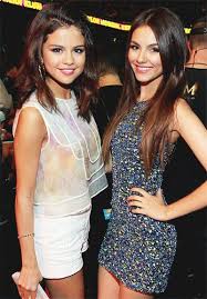 Selena Gomez Victoria Justice So Much Alike They Also Look So Much Alike I Love Them Both Victoria Justice Celebrities Female Selena Gomez