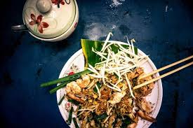 Thailand Lasst Grussen Pad Thai Ist Der Verkaufsschlager Bei Einheimischen Und Touris Warum Also N Thailandische Gerichte Lebensmittel Essen Einfache Gerichte