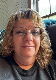 H, my name is Olivia! I am a hairstylist at Gem Salon in Northeast  Minneapolis. I just recently moved to this salon and I am now building up  my clientele. I am