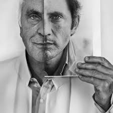 27 Best Juxtaposition Photography Examples To Inspire You Self Photography Creative Self Portraits Portrait