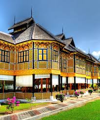 Bagi peminat sejarah dan senibina melayu, muzium ini adalah tempat menarik di kuala kangsar yang mesti dilawati. Istana Kenangan Royal Residence In Kuala Kangsar In Perak Malaysia Editorial Photography Image Of Wood Istana 105551942