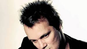 Axel Bauer sort sa peau de serpent