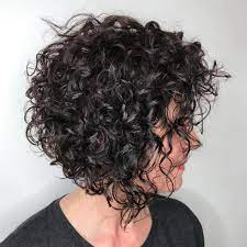 Short Razored Bob For Curly Hair Bob Frisur Naturlocken Lockige Haare Schneiden Haarschnitt Kurz