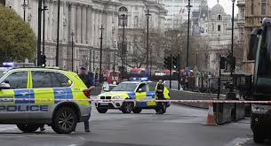 Duminică, un bărbat a atacat cu cuțitul mai multe persone la londra. 7 ArestÄƒri DupÄƒ Atacul Terorist Din Marea Britanie
