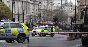 Duminică, un bărbat a atacat cu cuțitul mai multe persone la londra. 7 ArestÄri DupÄ Atacul Terorist Din Marea Britanie