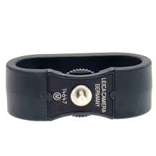 Amazon.com : Leica 14647 Finger Loop for Multi-Functional Handgrip M and  Handgrip M, Size M (Black) : Digital Camera Battery Grips : Electronics