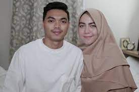 Tengah hamil 9 bulan, ratu rizky nabila resmi cerai dari pemain persija jakarta, alfath fathier, sebut berkah di bulan ramadhan. 10 Potret Ratu Rizky Nabila Istri Bintang Persija Alfath Fathier